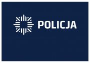 Zdjęcie z logo Policji: na granatowym tle biały napis Policja oraz biała odznaka policyjna.
