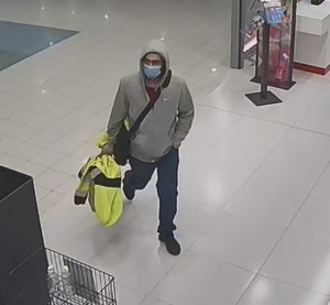 Zdjęcie przedstawiające mężczyznę, który może mieć związek z kradzieżą w drogerii