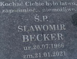 Zdjęcie przedstawiające tablicę z nagrobku mł. insp. Sławomira Beckera