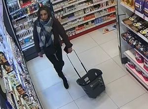 Zdjęcie przedstawiające kobietę, która może mieć związek z kradzieżą