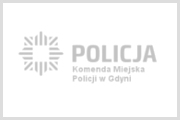 Zdjęcie poglądowe z czarnym napisem Komendy miejskiej Policji w Gdyni na białym tle.