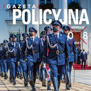 Zdjęcie przedstawiające policjantów z okładki policyjnej gazety