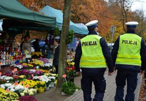 Zdjęcie przedstawiające policjantów podczas działań