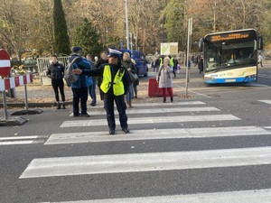 Zdjęcie przedstawiające policjantów podczas działań w czasie długiego weekendu