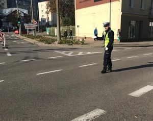 Zdjęcie przedstawiające policjantów podczas działań w czasie długiego weekendu