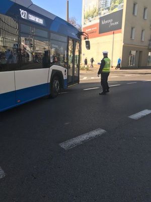 Zdjęcie przedstawiające policjantów podczas działań w czasie długiego weekendu