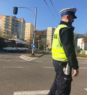 Zdjęcie przedstawiające policjantów podczas działań w czasie długiego weekendu