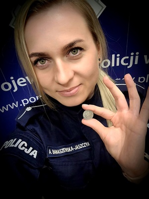 Zdjęcie przedstawiające policjantkę