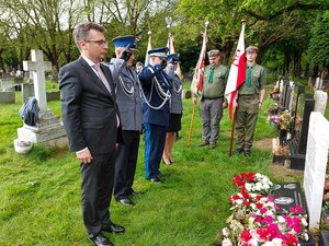 Zdjęcie przedstawiające oddanie hołdu założycielce Policji kobiecej