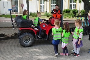 Zdjęcie przedstawiające festyn zorganizowany przez policjantkę