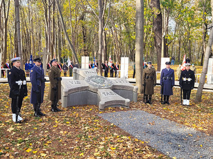 Zdjęcie z uroczystości pogrzebowych Obrońców Westerplatte