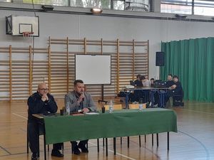 Zdjęcie wykonane podczas debaty społecznej w V Liceum Ogólnokształcącym w Gdyni