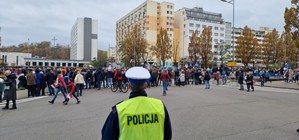 Zdjęcie przedstawiające zabezpieczenie podczas obchodów Święta Niepodległości