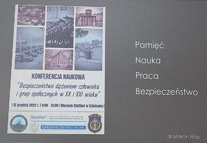 Zdjęcie przedstawiające plakat reklamujący konferencję