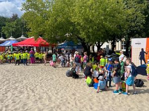 Zdjęcie z festynu rodzinnego zorganizowanego przy plaży miejskiej