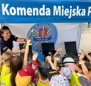 Zdjęcie z festynu rodzinnego zorganizowanego przy plaży miejskiej