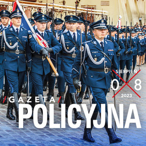 Zdjęcie przedstawiające okładkę sierpniowego numeru Gazety Policyjnej. Na zdjęciu policjanci.