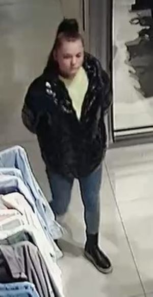 Zdjęcie przedstawiające kobietę, która może mieć związek z kradzieżą