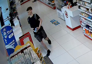 Zdjęcie przedstawiające mężczyznę, podejrzewanego o kradzież