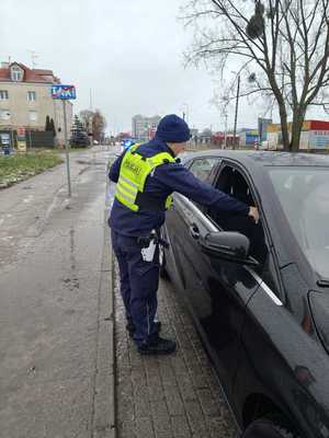 W dniach od 8 do 10 stycznia 2025 roku Policjanci z Wydziału Ruchu Drogowego Komendy Miejskiej Policji w Gdyni przeprowadzili działania ,, Bezpieczny Przejazd Kolejowy’’. Celem akcji było zwiększenie bezpieczeństwa w ruchu drogowym w rejonie przejazdu kolejowego,  zwiększenie świadomości o zagrożeniach związanych z przejazdami kolejowymi.
