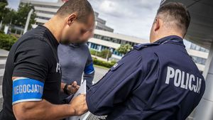 Zdjęcie przedstawiające policjantów