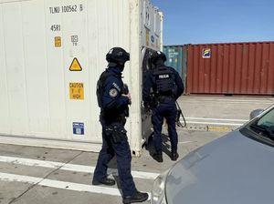 Zdjęcie wykonane podczas ćwiczeń dowódczo - sztabowych na terenie Terminalu Kontenerowego w Gdyni.