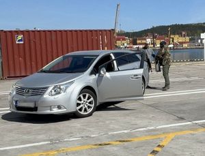 Zdjęcie wykonane podczas ćwiczeń dowódczo - sztabowych na terenie Terminalu Kontenerowego w Gdyni.