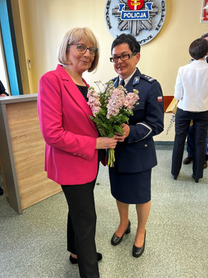 Zdjęcie przedstawiające uroczystość oficjalnego objęcia funkcji Komendanta Miejskiego Policji w Gdyni.