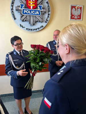 Zdjęcie przedstawiające uroczystość oficjalnego objęcia funkcji Komendanta Miejskiego Policji w Gdyni.