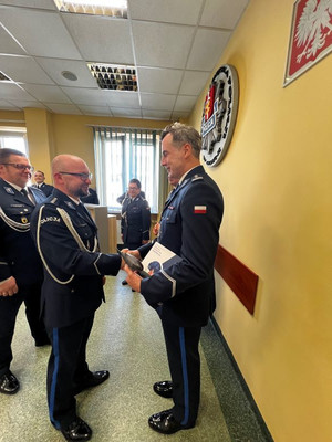 Zdjęcie przedstawiające uroczystość oficjalnego objęcia funkcji Komendanta Miejskiego Policji w Gdyni.