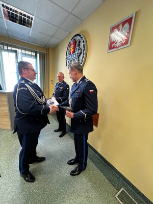 Zdjęcie przedstawiające uroczystość oficjalnego objęcia funkcji Komendanta Miejskiego Policji w Gdyni.