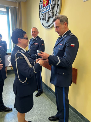 Zdjęcie przedstawiające uroczystość oficjalnego objęcia funkcji Komendanta Miejskiego Policji w Gdyni.