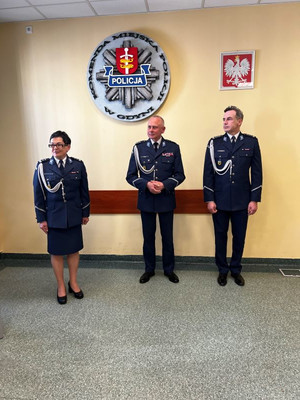 Zdjęcie przedstawiające uroczystość oficjalnego objęcia funkcji Komendanta Miejskiego Policji w Gdyni.