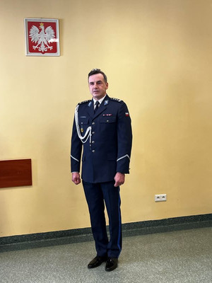 Zdjęcie przedstawiające uroczystość oficjalnego objęcia funkcji Komendanta Miejskiego Policji w Gdyni.