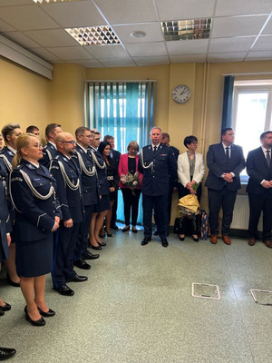 Zdjęcie przedstawiające uroczystość oficjalnego objęcia funkcji Komendanta Miejskiego Policji w Gdyni.