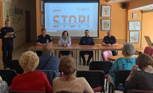 Wczoraj w Centrum Aktywności Seniora w Gdyni , odbyła się debata społeczna, zorganizowana przez funkcjonariuszy z Komendy Miejskiej Policji w Gdyni w ramach projektu ,, Zaciśnienie współpracy ze społecznością i uspołecznianiem działań Policji. Tematem przewodnim spotkania  było ,, Bezpieczeństwo seniorów’’.