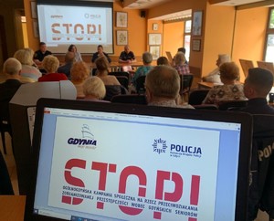 Wczoraj w Centrum Aktywności Seniora w Gdyni , odbyła się debata społeczna, zorganizowana przez funkcjonariuszy z Komendy Miejskiej Policji w Gdyni w ramach projektu ,, Zaciśnienie współpracy ze społecznością i uspołecznianiem działań Policji. Tematem przewodnim spotkania  było ,, Bezpieczeństwo seniorów’’.