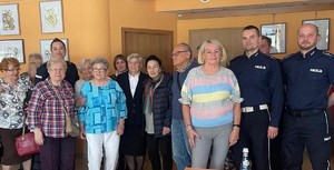 Wczoraj w Centrum Aktywności Seniora w Gdyni , odbyła się debata społeczna, zorganizowana przez funkcjonariuszy z Komendy Miejskiej Policji w Gdyni w ramach projektu ,, Zaciśnienie współpracy ze społecznością i uspołecznianiem działań Policji. Tematem przewodnim spotkania  było ,, Bezpieczeństwo seniorów’’.
