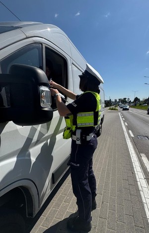 We wtorek funkcjonariusze gdyńskiej drogówki przeprowadzili akcję pod nazwą ,,Piesi’’, której głównym celem było zwiększenie bezpieczeństwa pieszych uczestników ruchu drogowego. Policjanci wykorzystali w trakcie działań policyjnego drona.