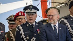 Dziś Komendant Wojewódzki Policji w Gdańsku insp. Bogusław Ziemba uczestniczył w centralnych obchodach Dnia Weterana Działań Poza Granicami Państwa. Wydarzenie odbyło się z udziałem Marszałka Sejmu Szymona Hołowni, Ministra Obrony Narodowej Władysława Kosiniaka-Kamysza, podsekretarza stanu w Ministerstwie Spraw Wewnętrznych i Administracji Macieja Duszczyka oraz Zastępcy Komendanta Głównego Policji nadinsp. dr Tomasza Michułki.