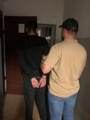 W czwartek 29 maja kryminalni z Komisariatu Policji w Gdyni Oksywiu zatrzymali 23 – letniego mężczyznę , mieszkańca Niemiec, poszukiwanego Europejskim Nakazem Aresztowania. Mężczyzna był poszukiwany u naszych sąsiadów za przestępstwa narkotykowe. Kryminalni osadzili 23- latka w policyjnej celi, skąd przewieziony został do Prokuratury Okręgowej w Gdańsku.