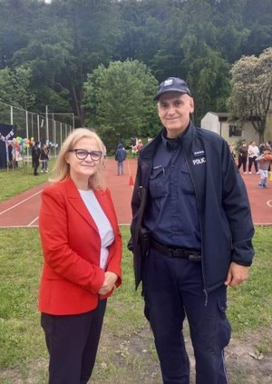 Dzielnicowy  z Komisariatu Policji w Gdyni Śródmieściu , w ramach działań ,,Dzielnicowy Bliżej Nas ‘’ wziął udział w festynie zorganizowanym przez Zespół Szkół Specjalnych nr. 17 z okazji Dnia Dziecka. Obecność dzielnicowego cieszyła się dużym zainteresowaniem zarówno wśród dzieci jak i dorosłych.