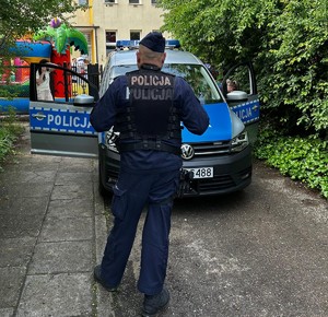 Policjanci z Komendy Miejskiej Policji w Gdyni uczestniczyli w zorganizowanym przez Przedszkole ,, Jaś i Małgosia’’ Dniu Dziecka. Funkcjonariusze odpowiedzieli na zaproszenie organizatorów i aktywnie uczestniczyły w wydarzeniu, które cieszyło się ogromnym zainteresowaniem zarówno ze strony dzieci jak i dorosłych.