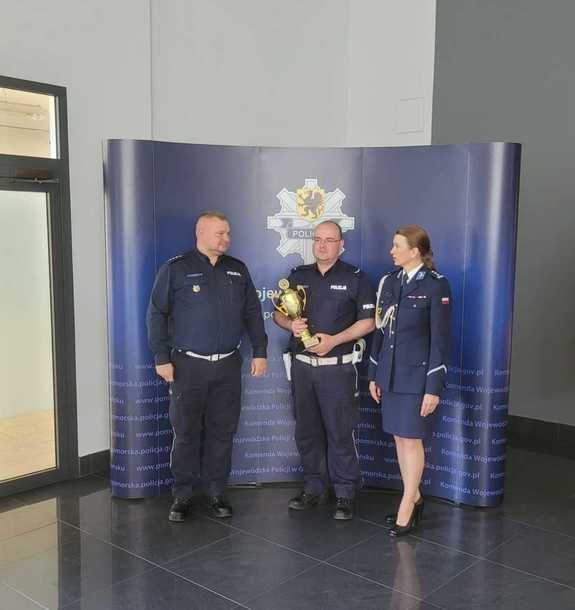 Policjant gdyńskiej drogówki w gronie najlepszych w województwie!