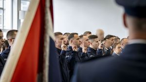 Zdjęcie przedstawiające policjantów podczas ślubowania.