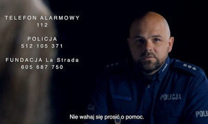 Zdjęcie przedstawiające funkcjonariusza Policji.