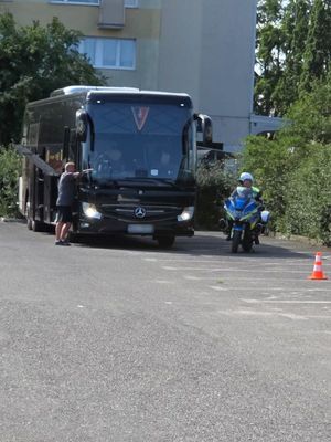 Zdjęcie z zabezpieczenia policjantów meczu piłki nożnej.