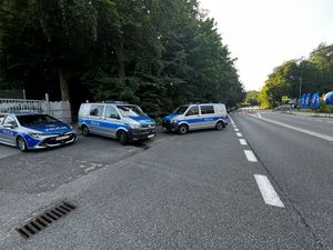 Zdjęcie z zabezpieczenia policjantów meczu piłki nożnej.