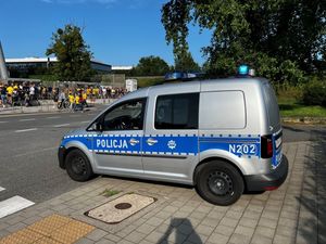 Zdjęcie z zabezpieczenia policjantów meczu piłki nożnej.