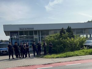 Zdjęcie z zabezpieczenia policjantów meczu piłki nożnej.